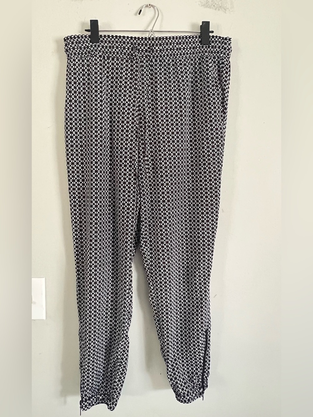 Bisou Bisou Black & White Geometric Pull-On Joggers with Ankle Slits